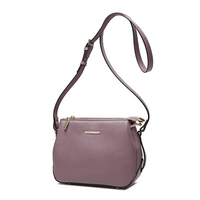 

Jane Xiu JIANXIU first layer leather shoulder Messenger bag soft leather casual wild female bag packet W618 black