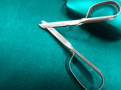 

Sterile Disposable Staple Remover T-4