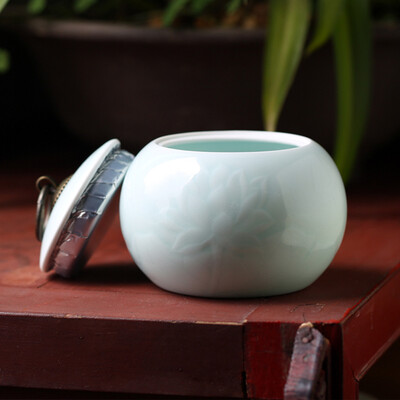 

Changnan tea cans storage tea ceramic sealed cylinder portable portable tea box Jingdezhen small copper buckle