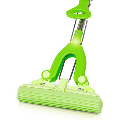 

Accor on the folding cotton mop to squeeze the sponge mop