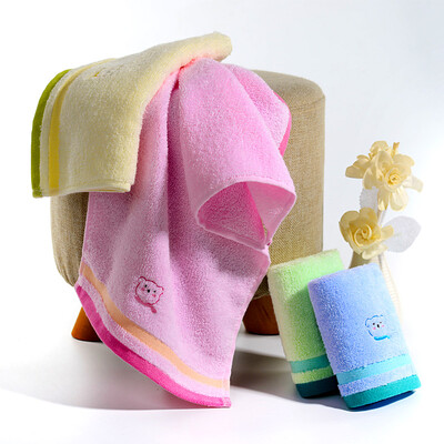 

Vosges Jade Cotton Towel Cute Вышивка Bear 16s Super Soft Пряжа Обычное детское полотенце Салфетки Малое полотенце 25 * 50 см Зеленый + Порошок