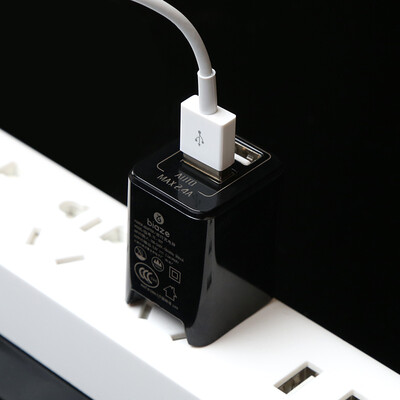 

Biya Zi BIAZE mobile phone charger 5V 24A dual USB plug mobile power adapter M9 Black Apple 7 6s millet 6 Huawei P9 Android Tablet