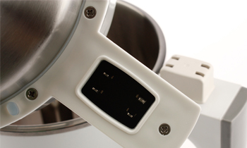 上下强电耦合器,实现机头与杯体的联合供电,稳固制浆,使用安全.