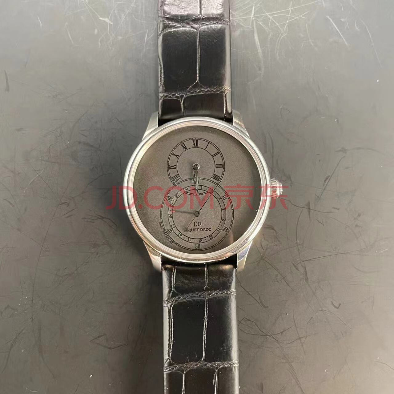 标的32:雅克德罗手表一支