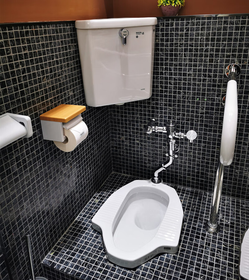 t0t0蹲便器cw8rb/dc603vlr蹲坑水箱感应脚踩式防臭大便器家用工程 cw8