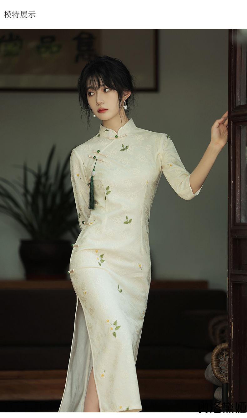 白色旗袍改良版2021秋季新款复古气质连衣裙显瘦蕾丝长款杏色汉服古装