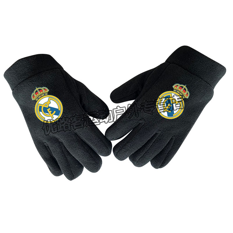 尺寸:中指长度约为9.5厘米,手套总长度为23厘米,手掌宽约10厘米