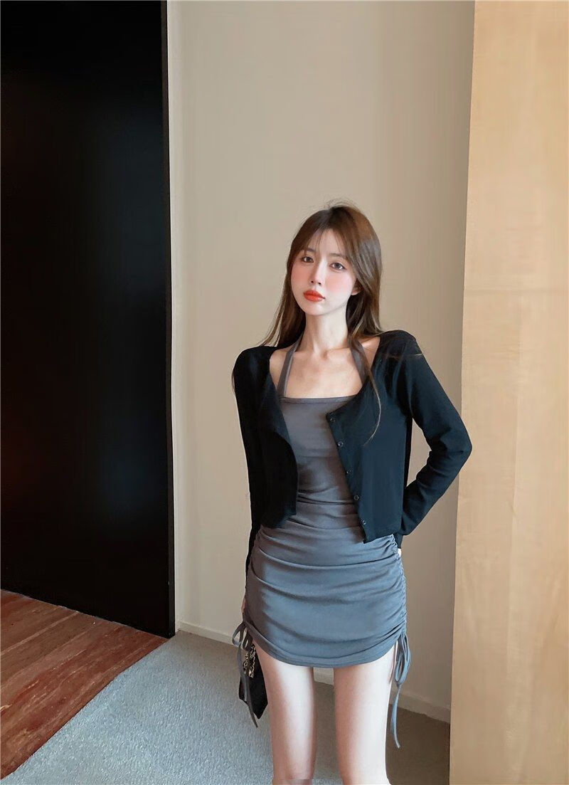 红纯欲风女夏季性感挂脖吊带包臀连衣裙显瘦收腰轻熟风短裙 咖色裙子