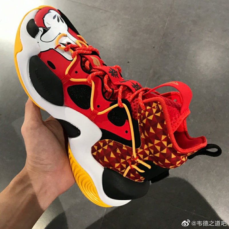 李宁篮球鞋男鞋空袭6米老鼠联名球鞋实战高帮精英版运动鞋abaq011