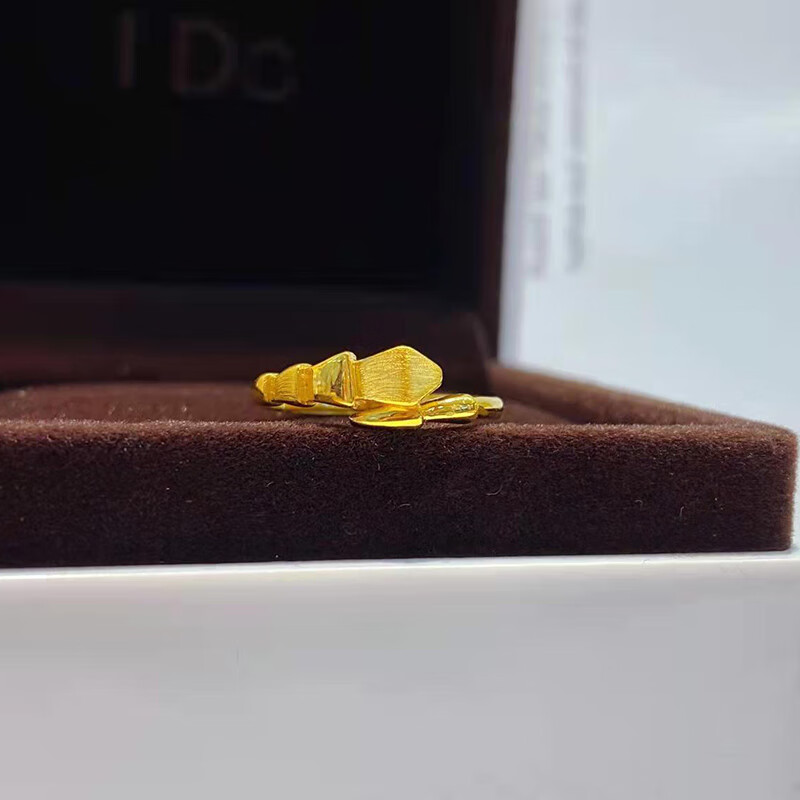 老凤祥款式黄金蛇骨戒女5g金蛇形戒指999足金活口可调节纯金手饰生日