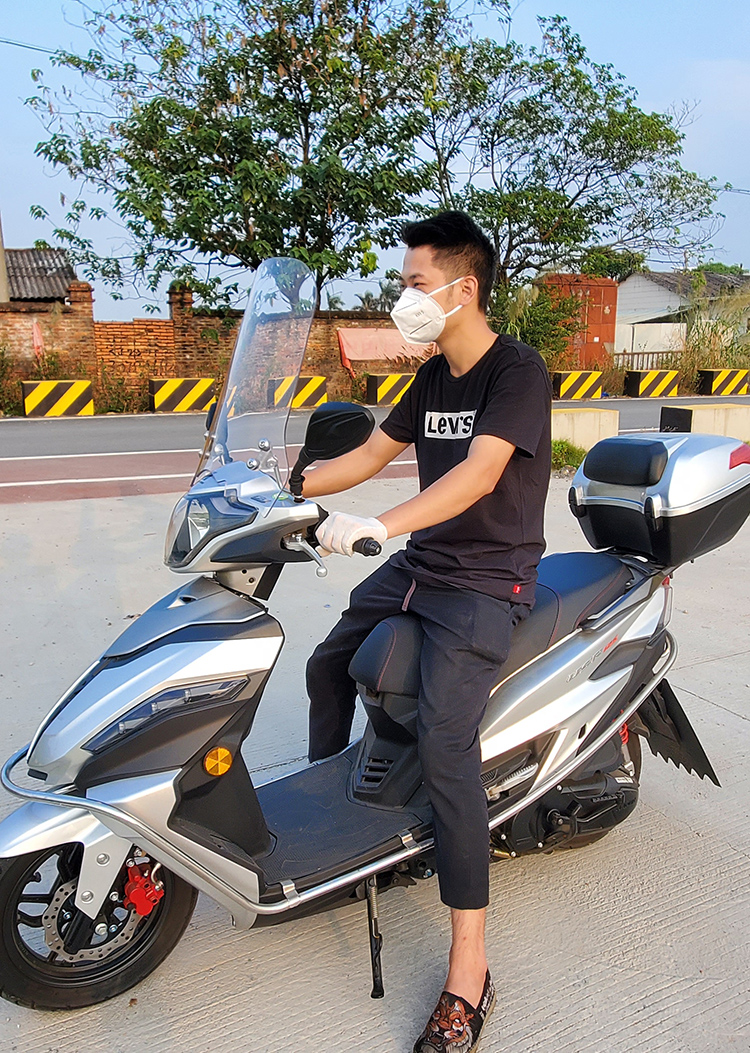 前挡风板挡风玻璃透明踏摩托车改装件酷炫中款透明高40cmusr125专用