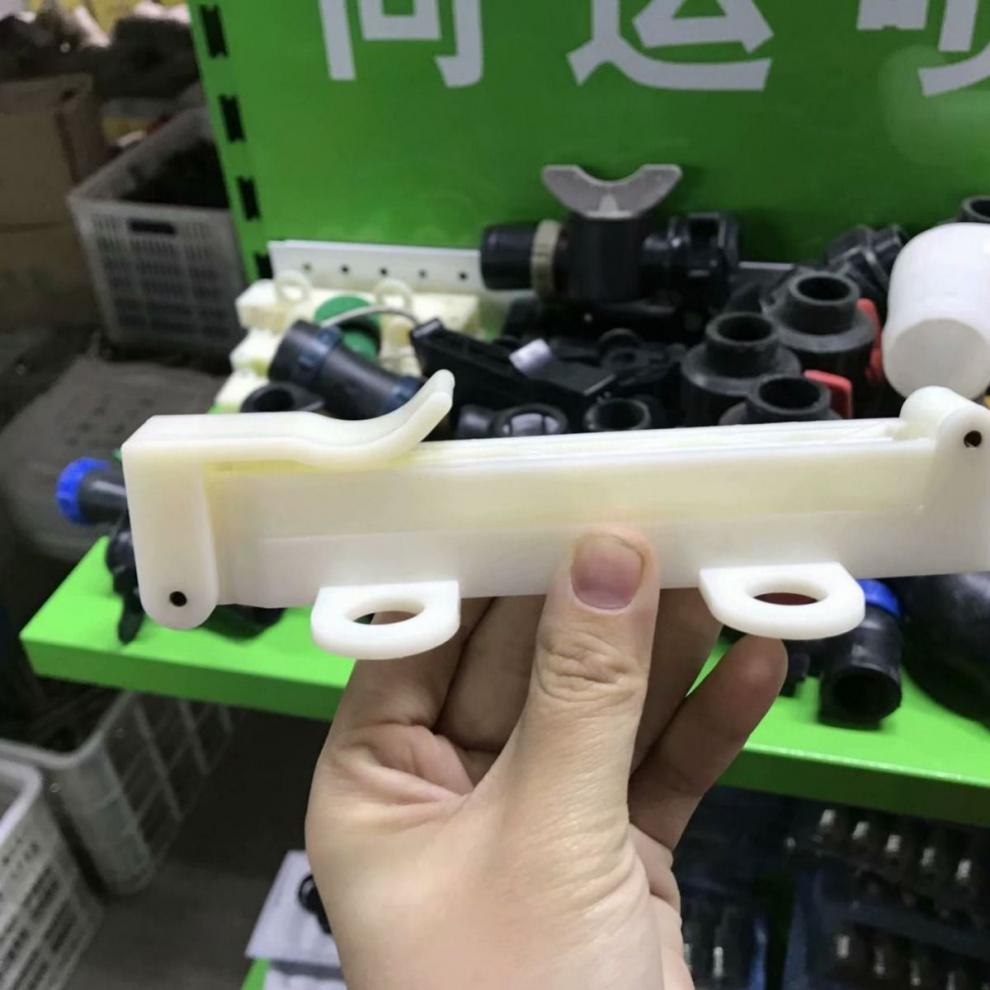 农用水带夹子 白色塑料加长滴管带喷灌带微喷带夹子2寸2.