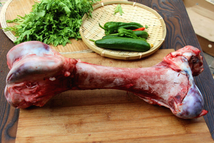 新鲜牛大骨 现杀牛骨头1500g 牛棒骨 牛筒骨 牛腿骨黄牛 烧烤