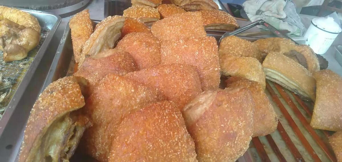 在陆川友爱市场卖扣肉广西扣肉北海扣肉熟食炸扣肉炸五花肉 陆川扣肉