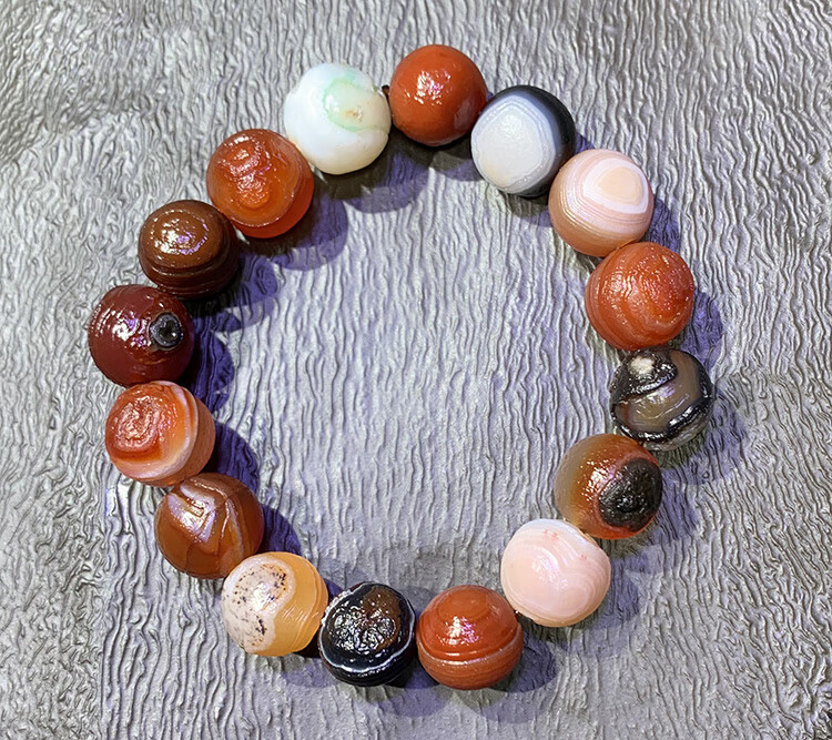 戈壁玛瑙原石戈壁石阿拉善石玛瑙原石奇石外蒙缠丝玛瑙螺纹眼睛石手串