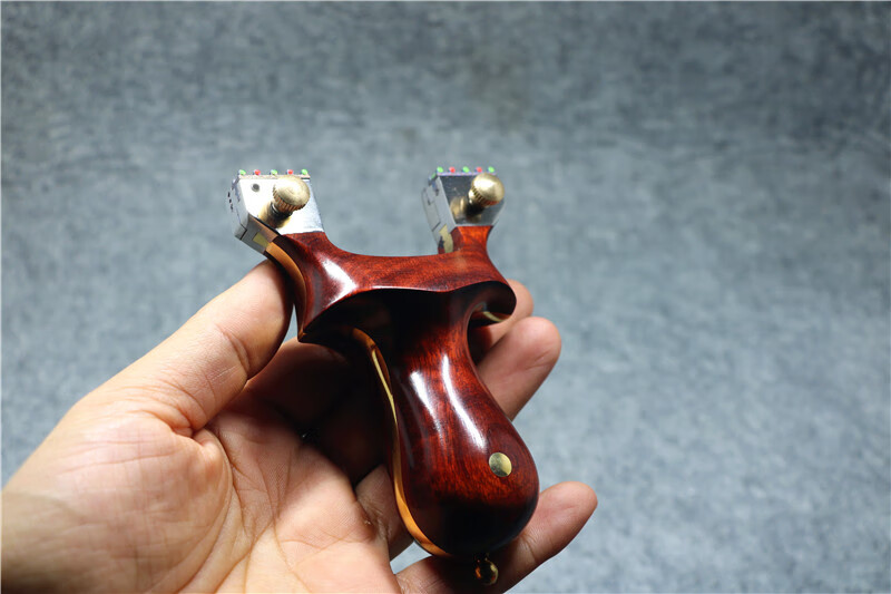 成人竞技掌中宝达摩猎鹰弹弓紫檀木实木黄铜贴片快压夹片神鹰钛合金