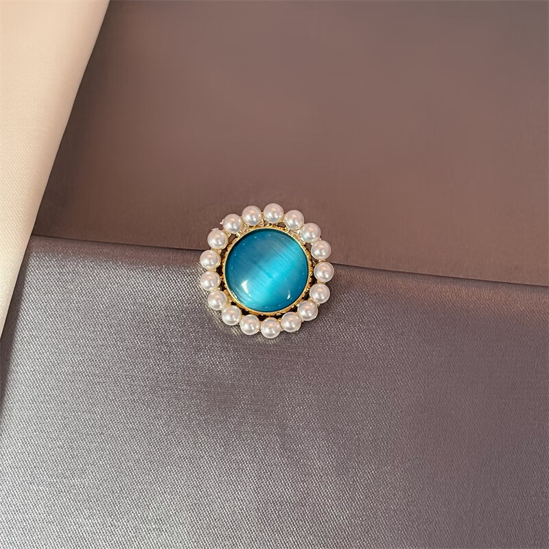 磁铁领口防走光胸针扣设计感小众感胸花徽章衣服配饰别针水钻环绕浅蓝