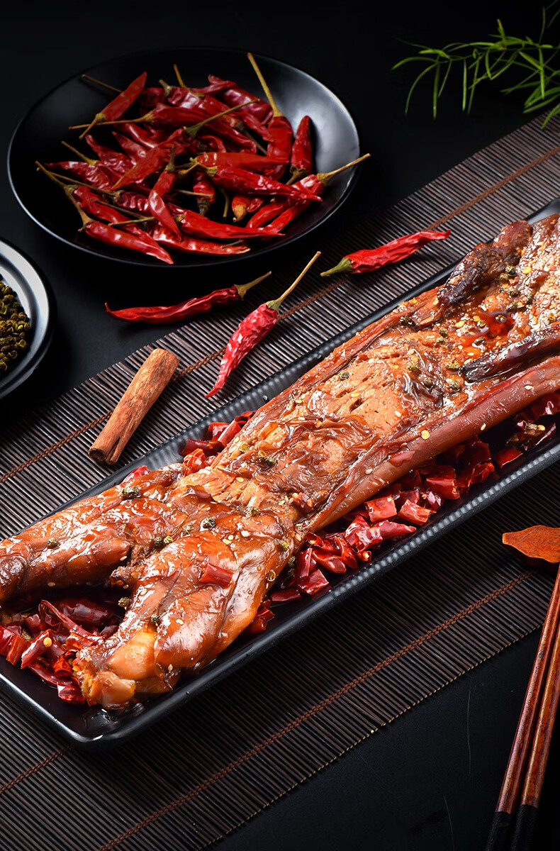 麻辣手撕兔肉整只550g新鲜兔肉四川特产冷吃兔子肉兔腿自贡全烤兔五香