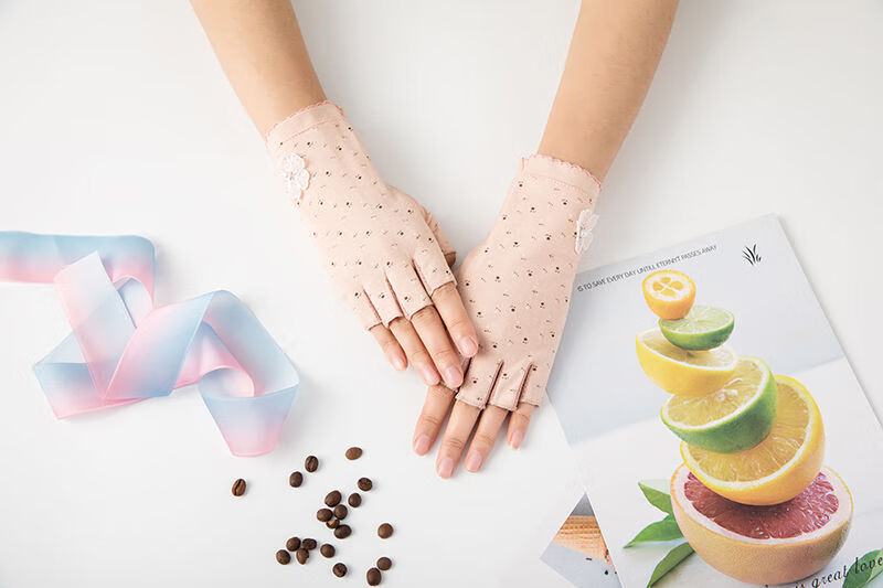 卷丛露指手套女士夏天半指防晒手套防滑透气时尚大方韩版冰丝短款薄款