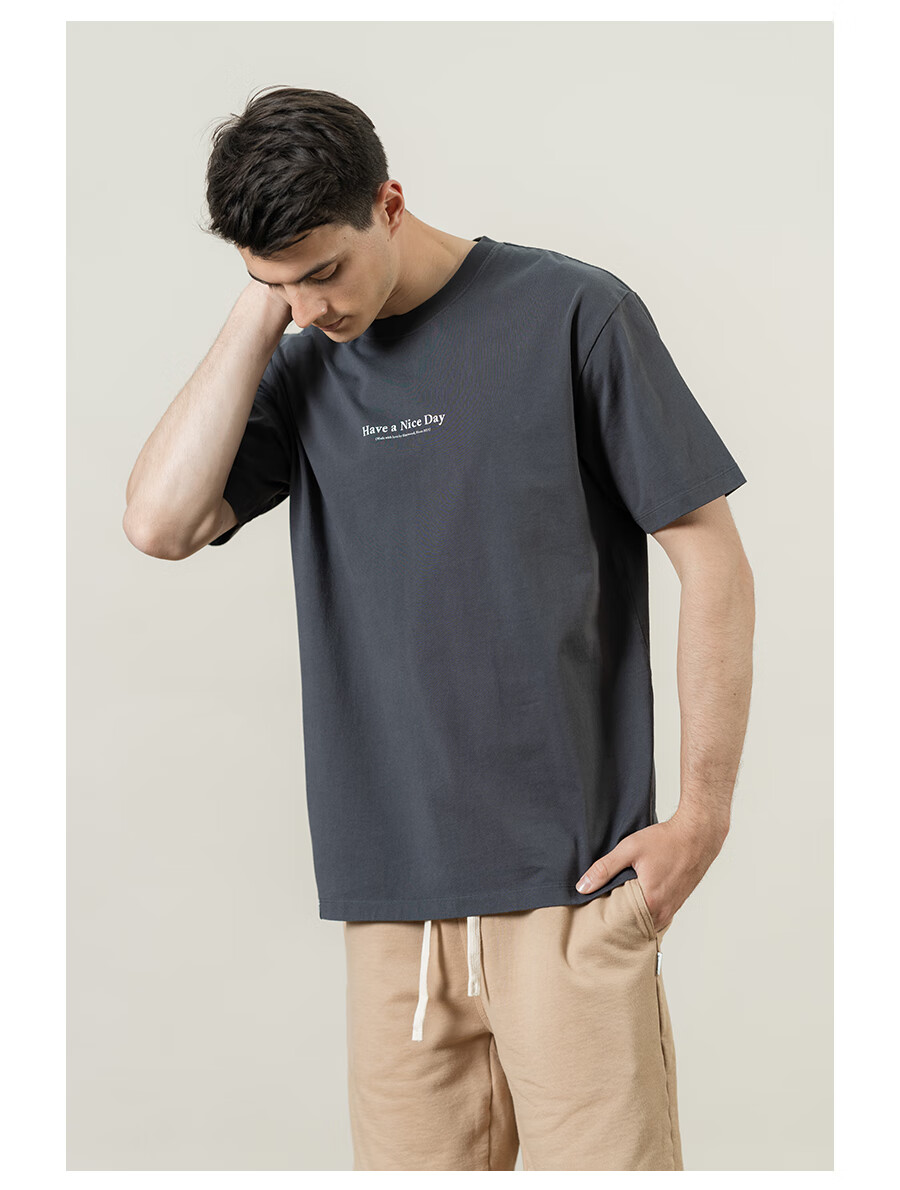 simwood简木男装宽松版型新款240g胸前字母印花圆领短袖t恤男sl130276