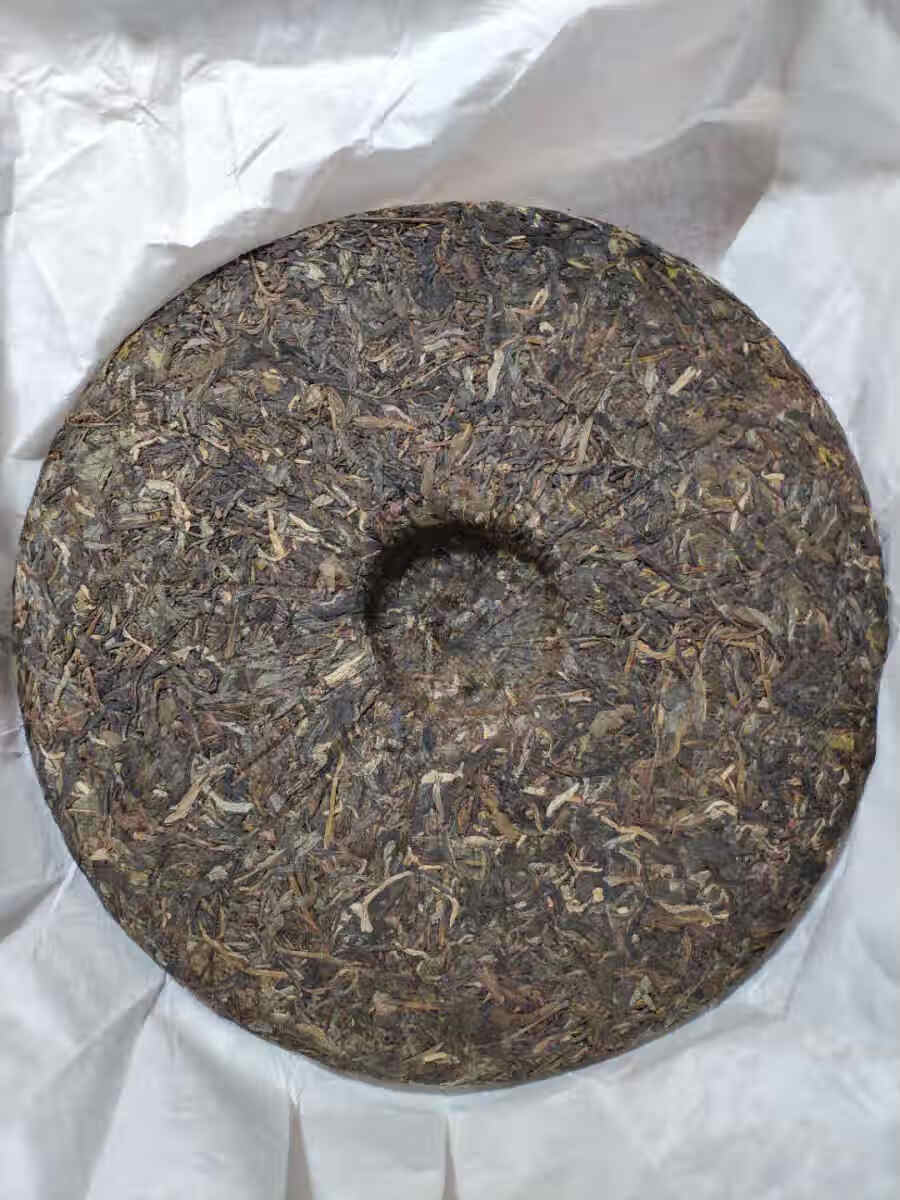 厂家直发3公斤生茶大茶饼孔雀之乡古树茶饼收藏礼茶1片孔雀普洱生茶