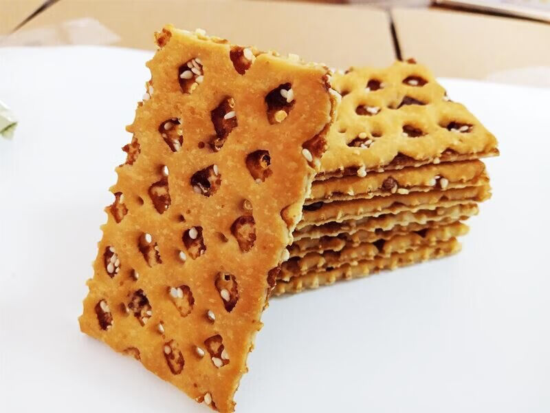海玉红糖蜂巢饼芝麻夹心薄脆韧性缸炉饼千层饼苏打饼干多口味薄饼