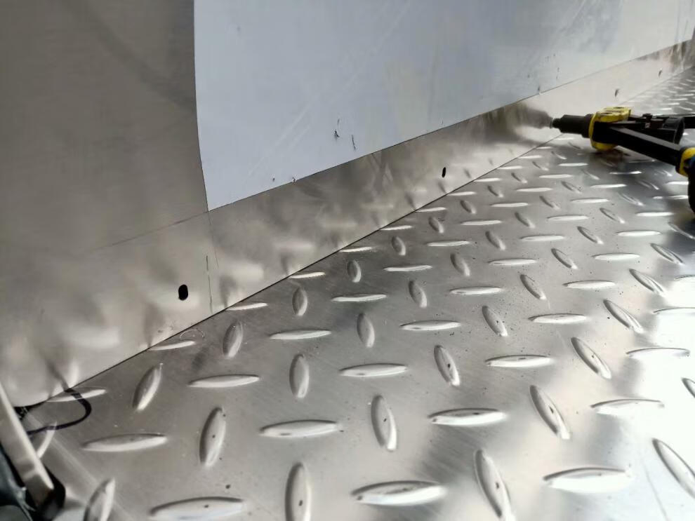 五菱荣光小卡不锈钢车厢护板单排双排包车帮铺车底专用花纹不锈钢双排