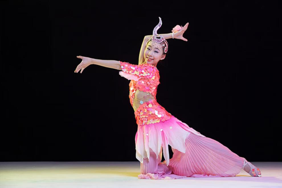 十奕鱼儿跃舞蹈演出服儿童傣族独舞美人鱼表演服鱼儿欢歌舞蹈服装粉色