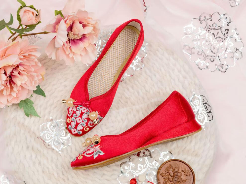女王范缎面绣花鞋老北京民族风布鞋刺绣单鞋配旗袍鞋女鞋 723-24红色