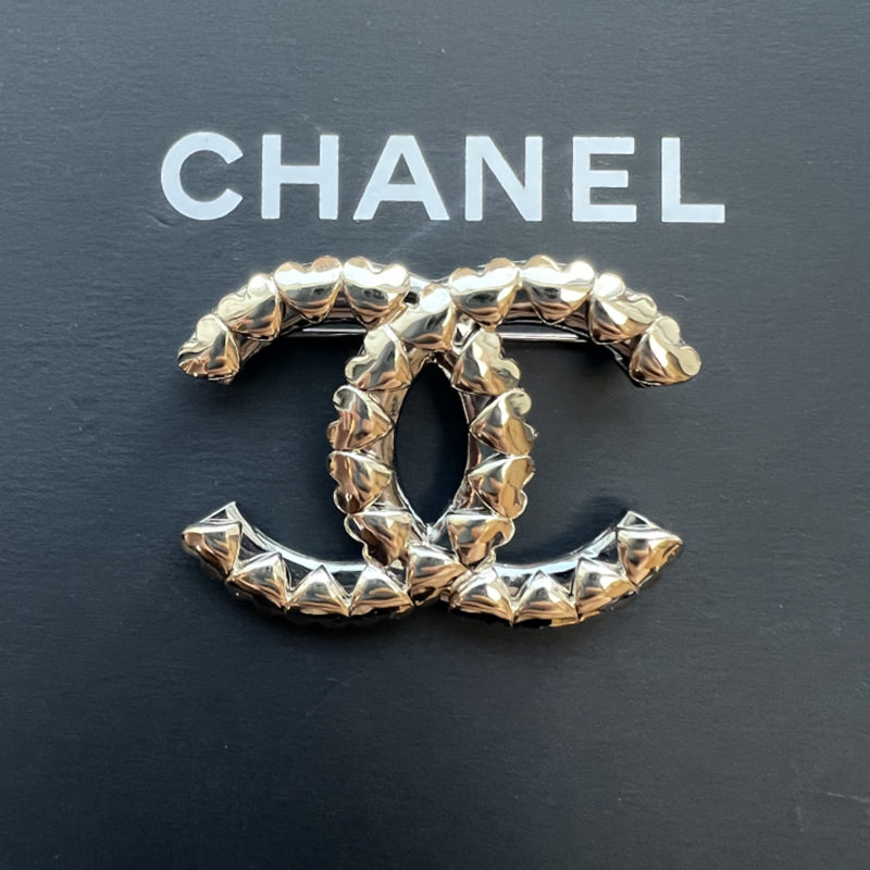 【正品中检】chanel/香奈儿 女士胸针 22年早春新款爱心浮雕双c胸针