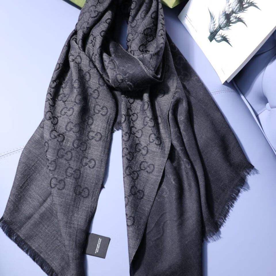 酷奇 高端货新款围巾男女通用羊绒柔软提花字母长巾素色百搭双面披肩