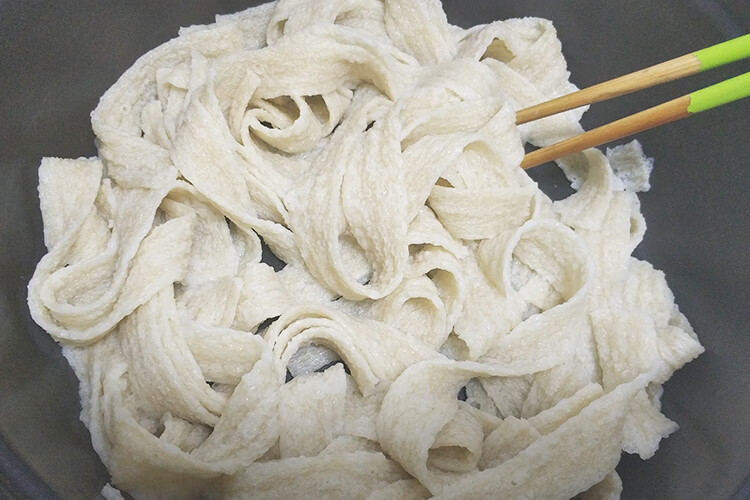 陕西小吃正宗干牛筋面自制纯手工辣条专用凉皮商用宽牛筋面速食面条