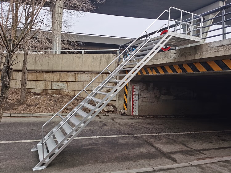 伊瑞格铝合金梯子室外上屋顶阁楼梯楼梯消防通道梯基坑爬梯多功能工程
