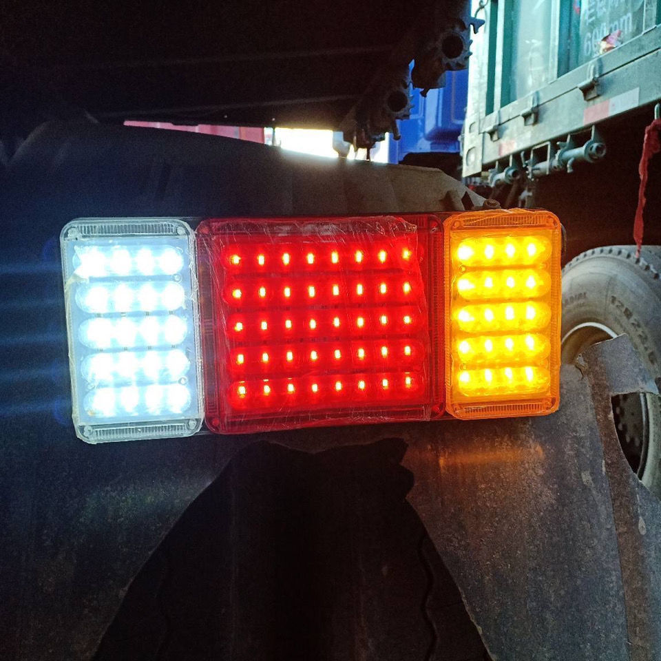 1402货车后尾灯总成led爆闪刹车灯12v24v农用挂车防水超亮尾灯12v1402