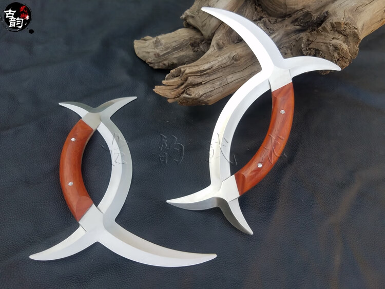 轻奢高端不锈钢双钺八卦子午鸳鸯钺鸡爪钺双面脊送包武术器材未开刃