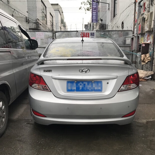 英罗 适用北京现代瑞纳尾翼 瑞纳改装专用定风翼 现代瑞纳夹式带灯