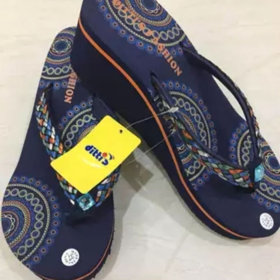 香缇莱越南人字拖女时尚外穿沙滩鞋坡跟凉拖夹脚趾海边度假拖鞋咖啡色