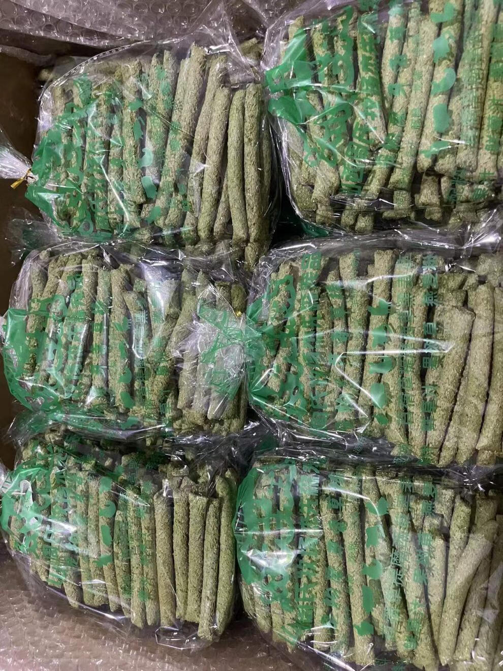 荣郁苜蓿提摩西磨牙草棒兔兔龙猫荷兰猪豚鼠磨牙牧草棒一斤100根左右