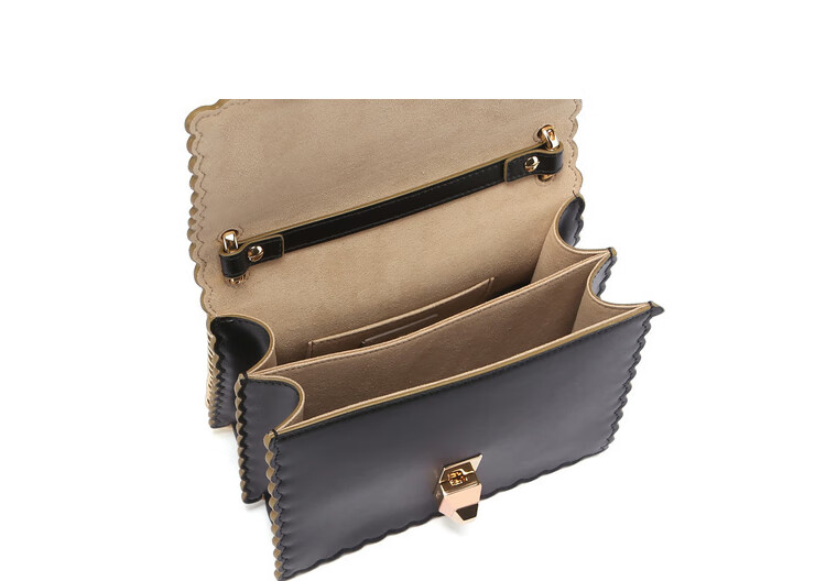 fendi芬迪女士kani系列牛皮波纹小号单肩斜挎包 裸色