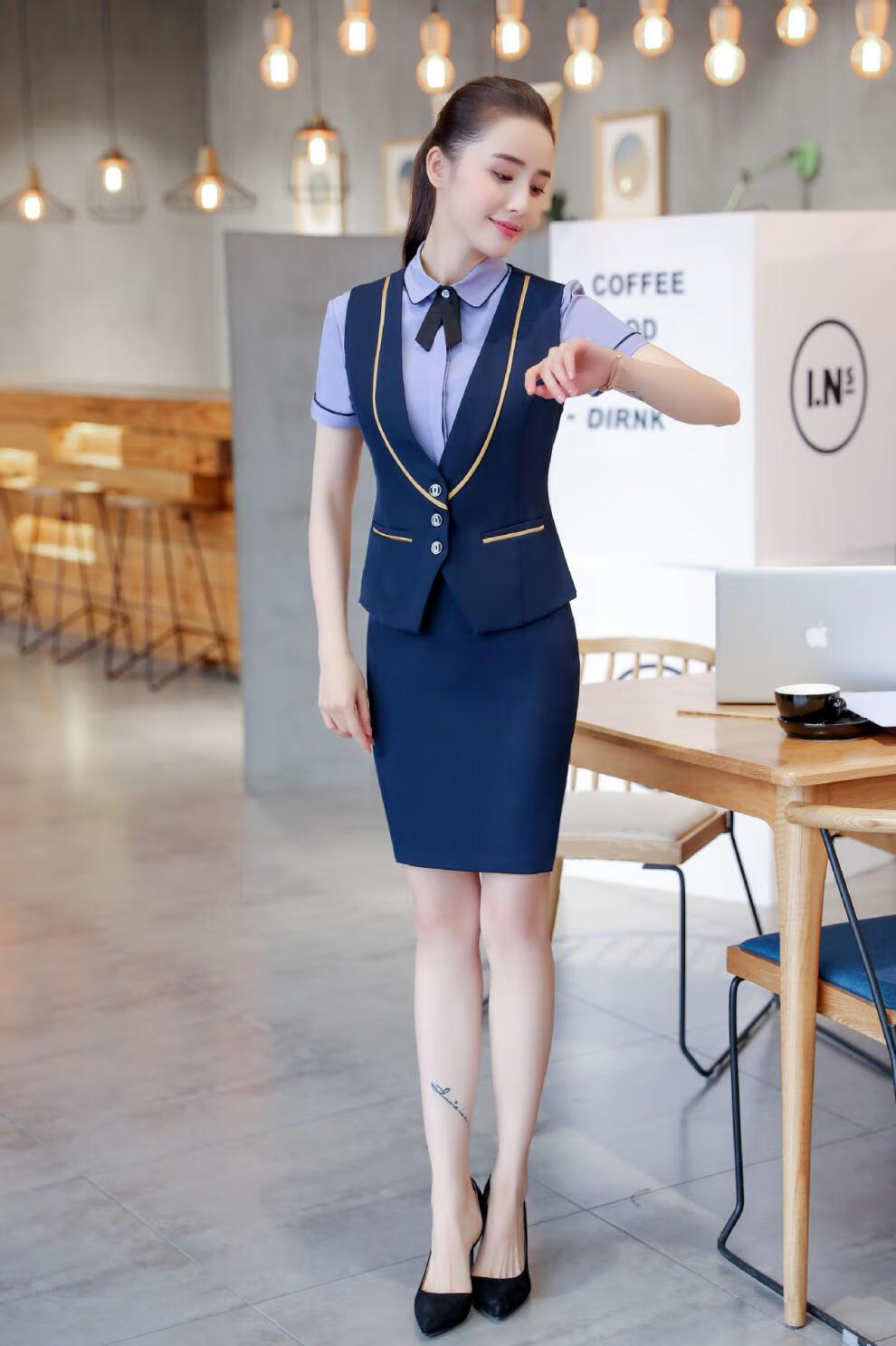 酒店管理人员服装工作服2020夏季新款美容师酒店工作服短袖银行马甲