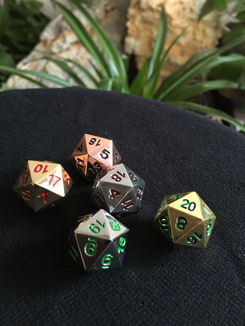 20面骰子 塑料金属实心材质游戏娱乐色子 金属黑镍 绒布袋