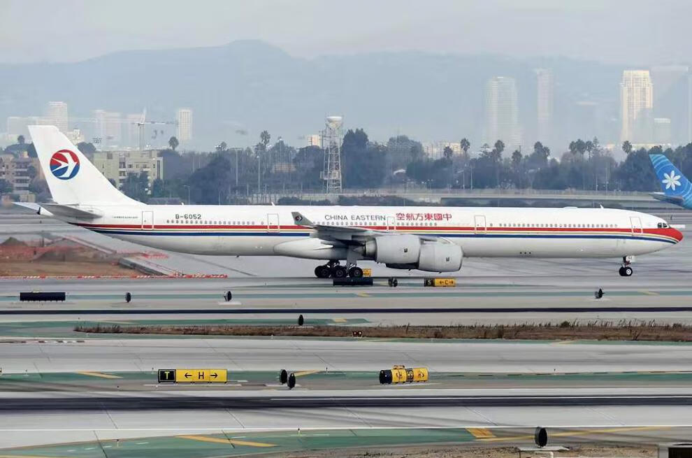 1200飞机模型合金中国东方航空空客a340600b6052东航限量卡编号随机