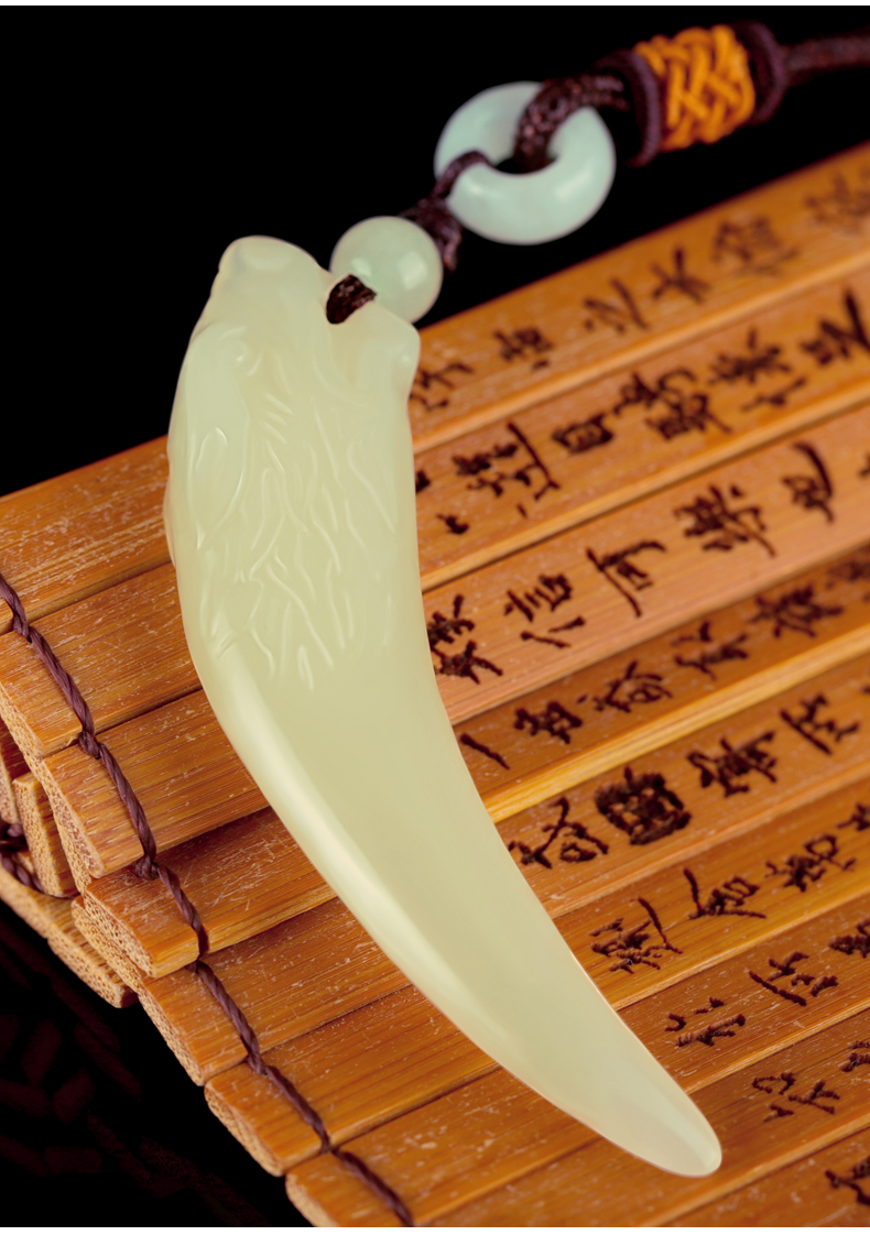 ck缅甸翡翠a货狼牙吊坠男士项链图腾霸气潮人饰品女个性挂件饰品七夕