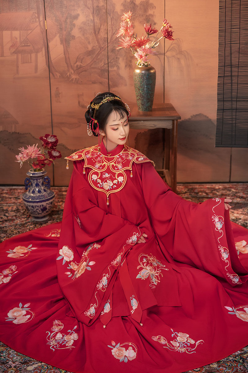 凤冠霞帔古装婚服余生原创明制立领长袄马面裙红色重工刺绣云肩汉服女