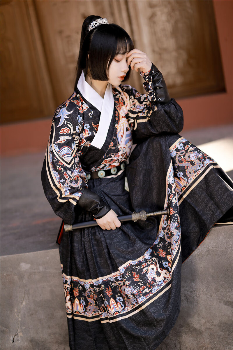 米集古装明制贴里女明朝锦衣卫飞鱼服季男绣刀曳撒蟒袍情侣风曳撒黑色
