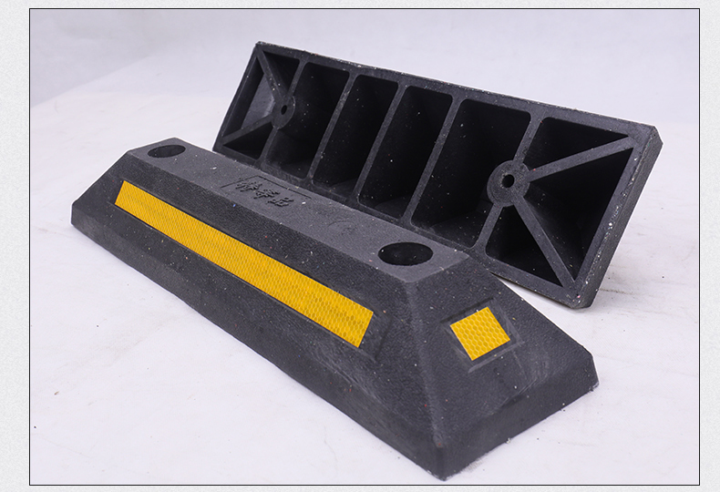 停车场挡车器加长汽车橡胶停车位地库地面防盗车库三角架挡车柱 挡车