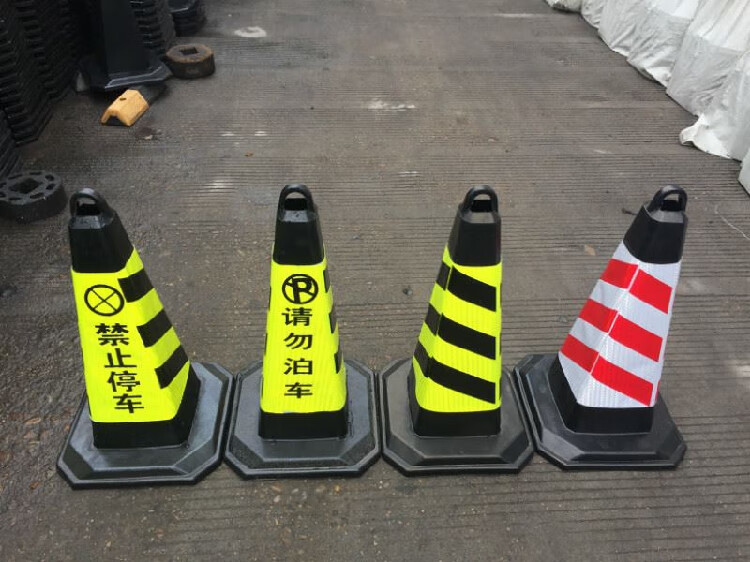 qukxf警戒桩桶安全四方锥pu橡胶公路施工反光路锥拦路交通设施隔离墩