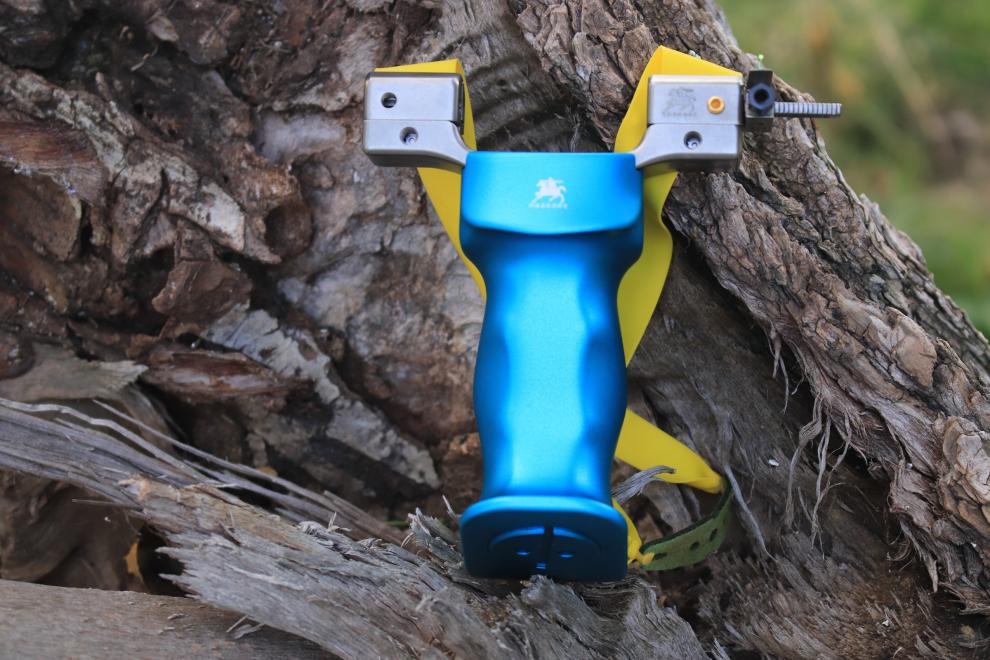 户外实战专用弹弓阿拉善玉皇大帝二代钛合金扁皮弹弓ttf撑头竞技比赛