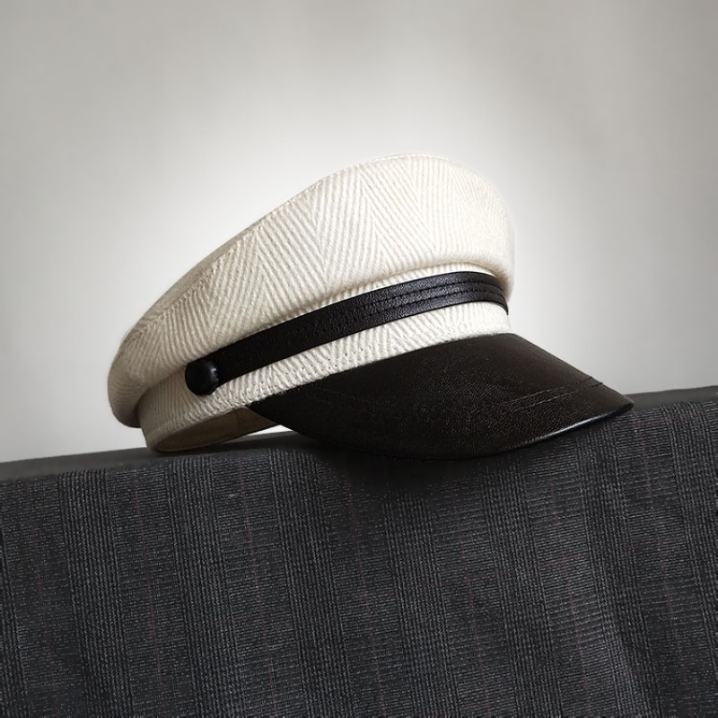 玛拉米新品平檐帽秋冬小帽檐鸭舌帽本白色海军帽仿仿羊毛呢子平顶帽子