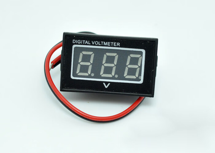 防水12v汽车车载直流数显数字电压表摩托车车用改装电子电压表红色
